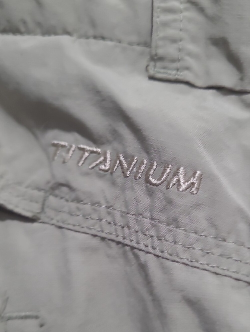 COLUMBIA Titanium Beige Cargo Capri Shorts Sz 14 OMNI DRY Zipper Pocket 36"waist - Picture 5 of 16